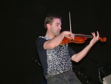 Violinator doma il suo violino