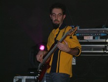 Sputchinson assorto in pensieri bassistici